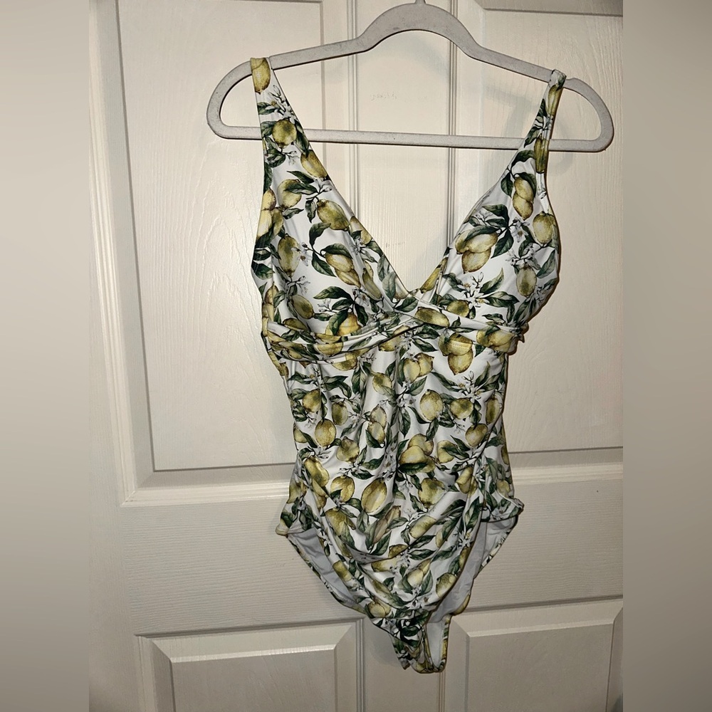 Niptuck swim Lemon Print ruched One-Piece Swimsuit 10 beach vacation summer
